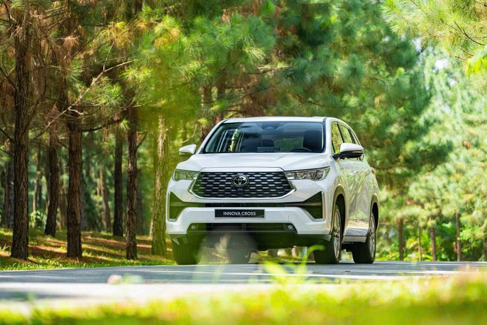 IMG 7871 Toyota Innova Cross 2025 - Mẫu MPV SUV Đa Dụng Hoàn Hảo