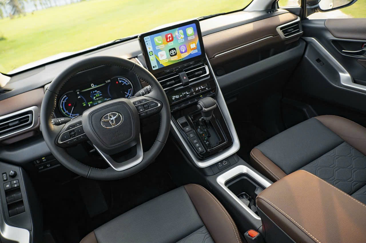 IMG 7880 Toyota Innova Cross 2025 - Mẫu MPV SUV Đa Dụng Hoàn Hảo